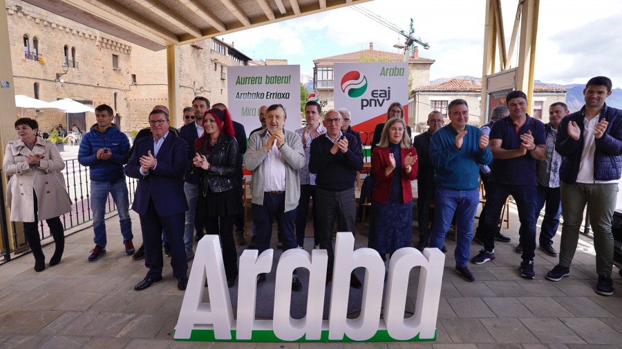 Ramiro González: “Arabako Errioxa garatzeko politiketan buru-belarri jarraituko dugu auzokideen entzute aktibo eta kolaboratiboarekin” Ramiro González: “Arabako Errioxa garatzeko politiketan buru-belarri jarraituko dugu auzokideen entzute aktibo eta kolaboratiboarekin”