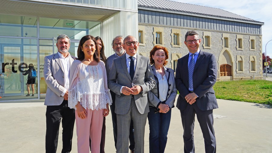 Beatriz Artolazabal y Ramiro González presentan el proyecto para convertir Gamarra y Betoño en un nuevo distrito de innovación Beatriz Artolazabal y Ramiro González presentan el proyecto para convertir Gamarra y Betoño en un nuevo distrito de innovación