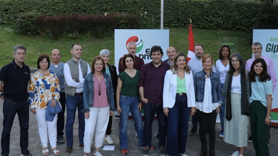 Amaia Erostarbek talde sendoa, konprometitua eta anitza aurkeztu du Oñatik behar duen aldaketari heltzeko eta herria etorkizunera begira jartzeko