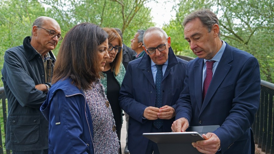 Beatriz Artolazabalek eta Ramiro Gonzalezek “gure herriak eta enpresak uholde-arriskuetatik babesteko” konpromisoa hartu dute Beatriz Artolazabalek eta Ramiro Gonzalezek “gure herriak eta enpresak uholde-arriskuetatik babesteko” konpromisoa hartu dute