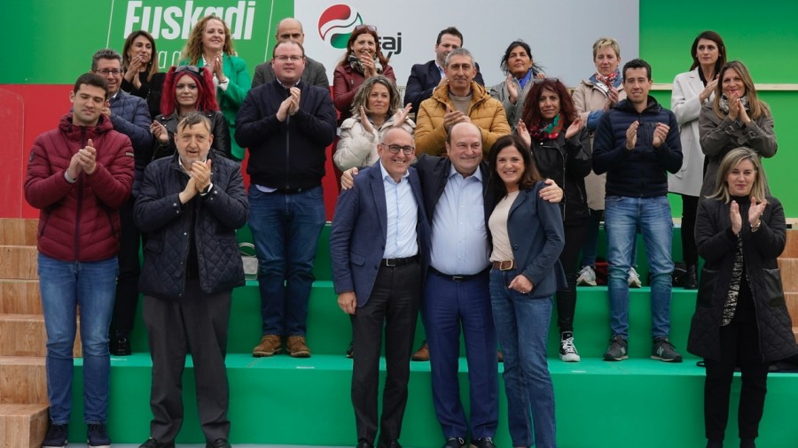 “Gasteiztarrek M-28an aukeratu beharko dute: EAJ-PNVren zorroztasuna eta seriotasuna ala Bilduren zarata eta gatazka” “Gasteiztarrek M-28an aukeratu beharko dute: EAJ-PNVren zorroztasuna eta seriotasuna ala Bilduren zarata eta gatazka”