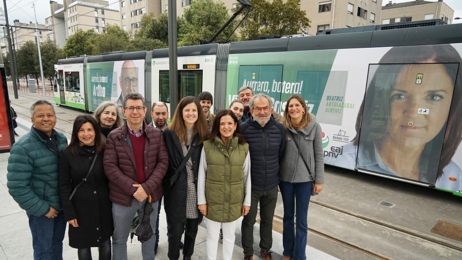 Beatriz Artolazabalek TUVISAren lineak berrantolatzearen, maiztasunak hobetzearen eta Gautxoriaren zerbitzua indartzearen alde egin du Beatriz Artolazabalek TUVISAren lineak berrantolatzearen, maiztasunak hobetzearen eta Gautxoriaren zerbitzua indartzearen alde egin du