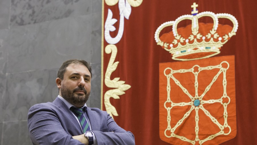 Unai Hualde Iglesias berraukeratu dute Nafarroako Foru Parlamentuko Presidente XI. Legealdirako Unai Hualde Iglesias berraukeratu dute Nafarroako Foru Parlamentuko Presidente XI. Legealdirako