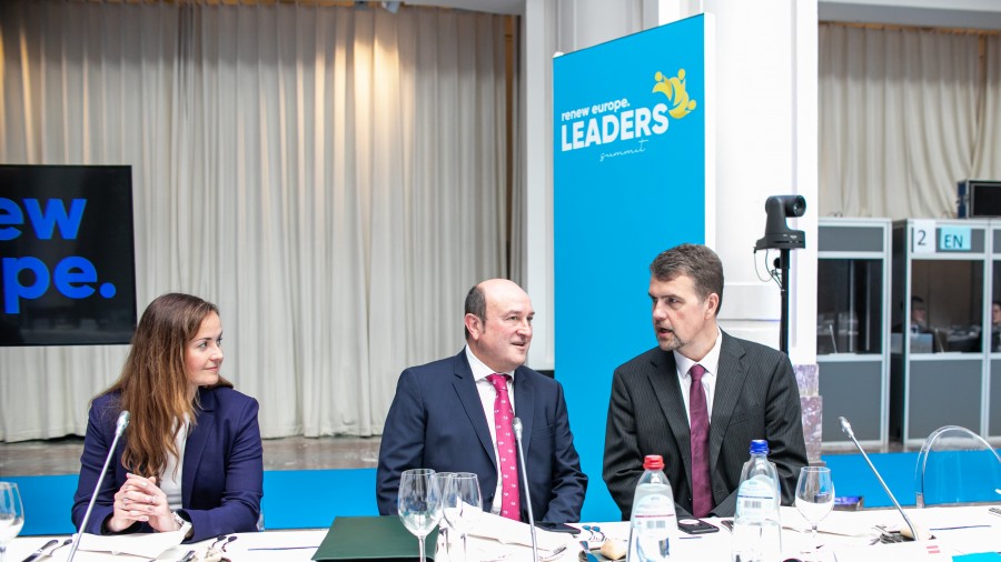 Ortuzar eta Esteban Renew Europek bihar Bruselan egingo duen Liderren Goi Bileran izango dira, Europako zazpi Estatutako buru eta lehen ministroekin Ortuzar eta Esteban Renew Europek bihar Bruselan egingo duen Liderren Goi Bileran izango dira, Europako zazpi Estatutako buru eta lehen ministroekin