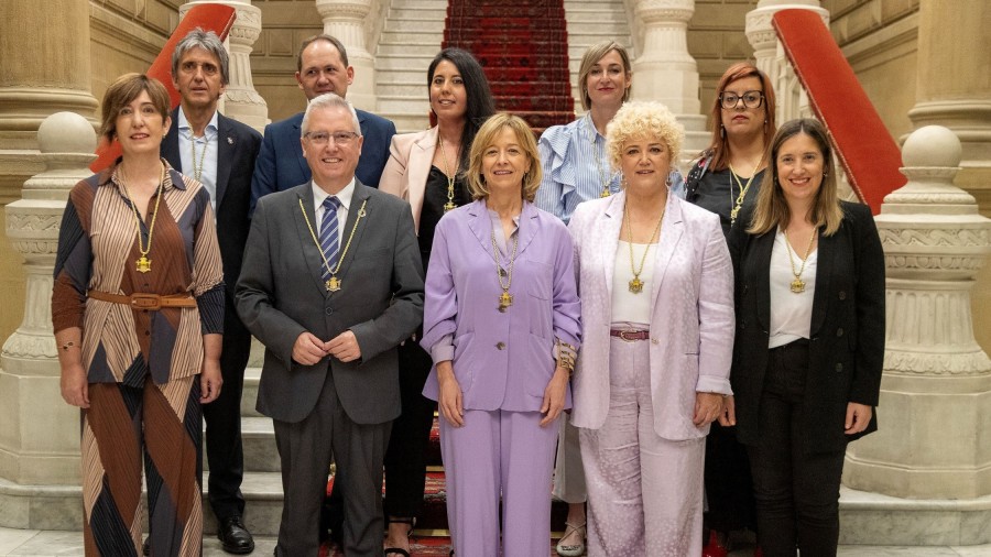 El nuevo gobierno foral inicia su andadura con el mandato de “trabajar intensamente y desde la cercanía, para proteger el bienestar de todas las personas” El nuevo gobierno foral inicia su andadura con el mandato de “trabajar intensamente y desde la cercanía, para proteger el bienestar de todas las personas”
