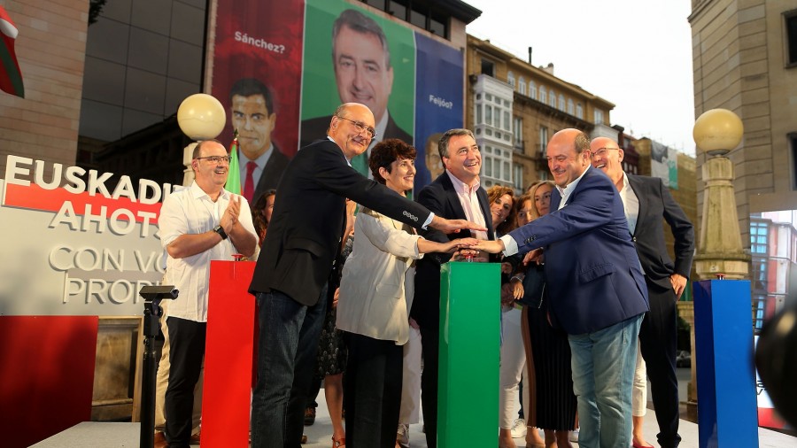 Aitor Estebanek EAJ-PNVri botoa emateko deia egin du, Euskadik Madrilen “ahots propioa, orekatua eta independentea” izaten jarrai dezan Aitor Estebanek EAJ-PNVri botoa emateko deia egin du, Euskadik Madrilen “ahots propioa, orekatua eta independentea” izaten jarrai dezan