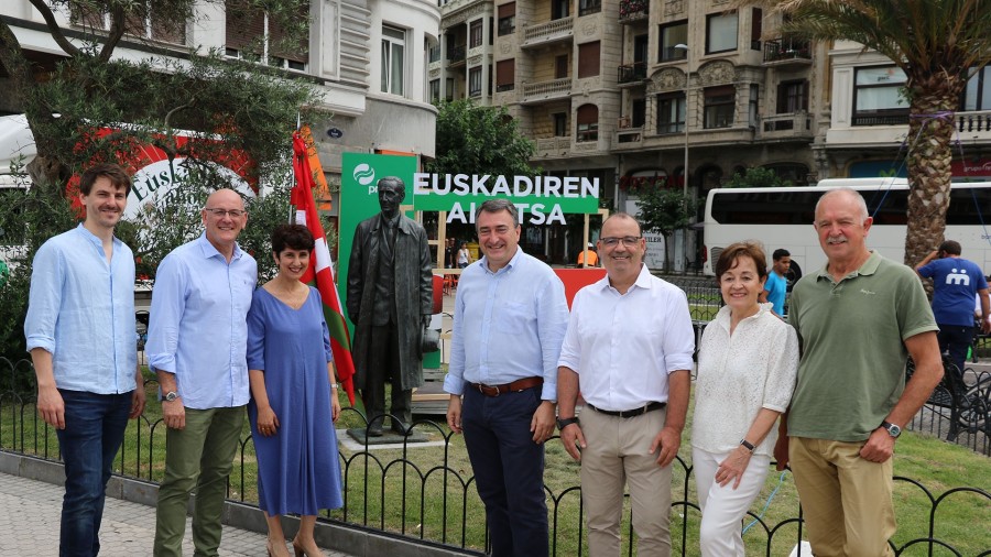 Aitor Estebanek hitzeman du Madrilen euskal autogobernua defendatzen jarraituko duela: “Gaitasuna eta ezagutza erakutsi ditugu, eta guk besterik ez dugu hori egin” Aitor Estebanek hitzeman du Madrilen euskal autogobernua defendatzen jarraituko duela: “Gaitasuna eta ezagutza erakutsi ditugu, eta guk besterik ez dugu hori egin”
