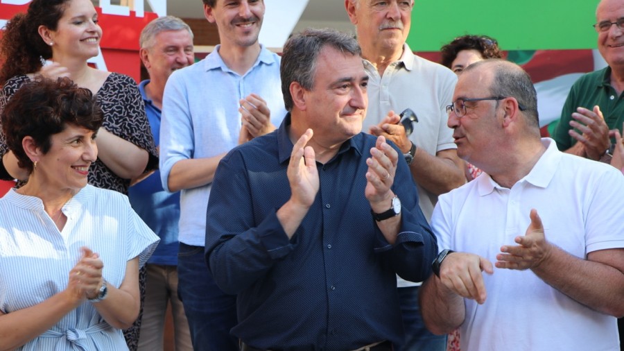 Aitor Esteban previene contra el “panorama recentralizador” que asoma tras el 23-J con la colaboración del PSOE, que prepara una ‘nueva LOAPA‘: “Por ese camino no vamos a encontrarnos” Aitor Esteban previene contra el “panorama recentralizador” que asoma tras el 23-J con la colaboración del PSOE, que prepara una ‘nueva LOAPA‘: “Por ese camino no vamos a encontrarnos”