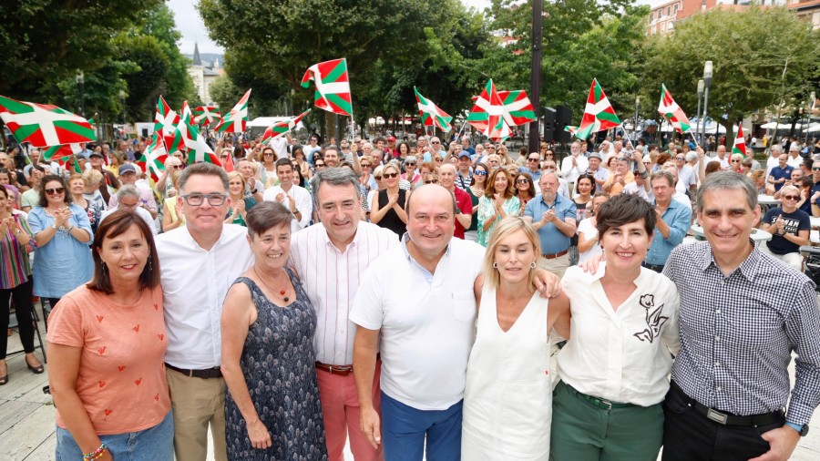 Aitor Esteban afirma que “solo el PNV tiene una agenda vasca concreta, centrada en Euskadi y para Euskadi” Aitor Esteban afirma que “solo el PNV tiene una agenda vasca concreta, centrada en Euskadi y para Euskadi”