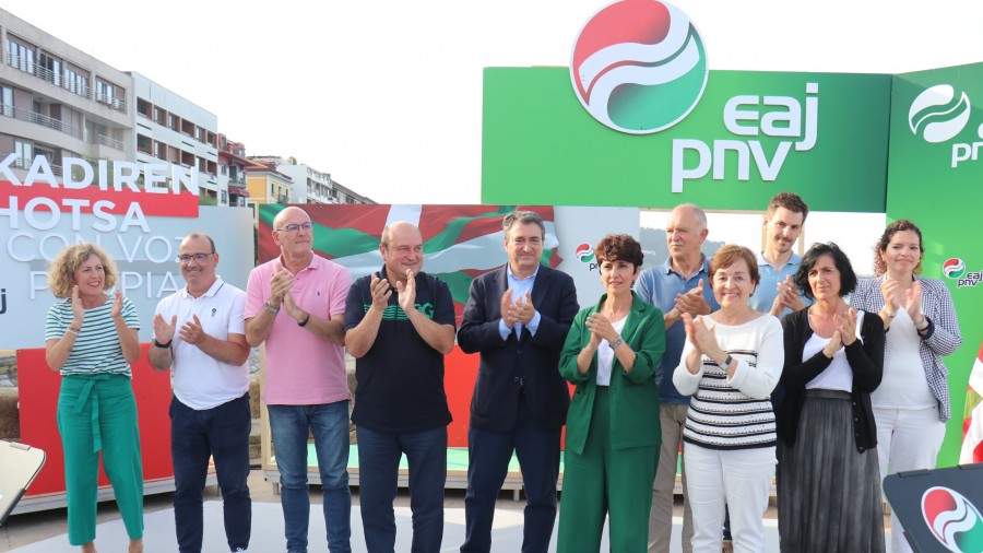 Aitor Esteban: “La verdad es clara y rotunda: el PNV no tiene ningún acuerdo con el PP ni con Vox” Aitor Esteban: “La verdad es clara y rotunda: el PNV no tiene ningún acuerdo con el PP ni con Vox”
