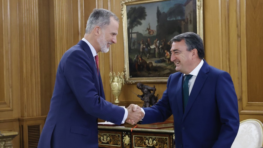 Aitor Esteban se reúne con Felipe VI en el Palacio de la Zarzuela