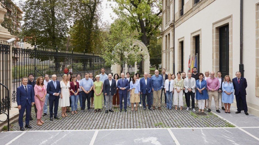 El Lehendakari fija las líneas estratégicas y las prioridades hasta el final de la legislatura del grupo parlamentario de EAJ-PNV El Lehendakari fija las líneas estratégicas y las prioridades hasta el final de la legislatura del grupo parlamentario de EAJ-PNV