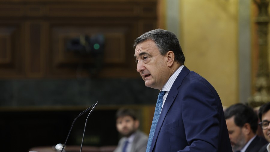 Aitor Estebanek Alberto Núñez Feijóori: “Ikuspegi argi batetik 'ez' esaten diogu zure inbestidurari” Aitor Estebanek Alberto Núñez Feijóori: “Ikuspegi argi batetik 'ez' esaten diogu zure inbestidurari”