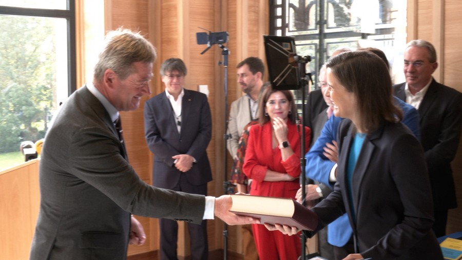 Zupiria reclama en Bruselas la oficialidad del euskera en una Europa cada vez más plurilingüe Zupiria reclama en Bruselas la oficialidad del euskera en una Europa cada vez más plurilingüe