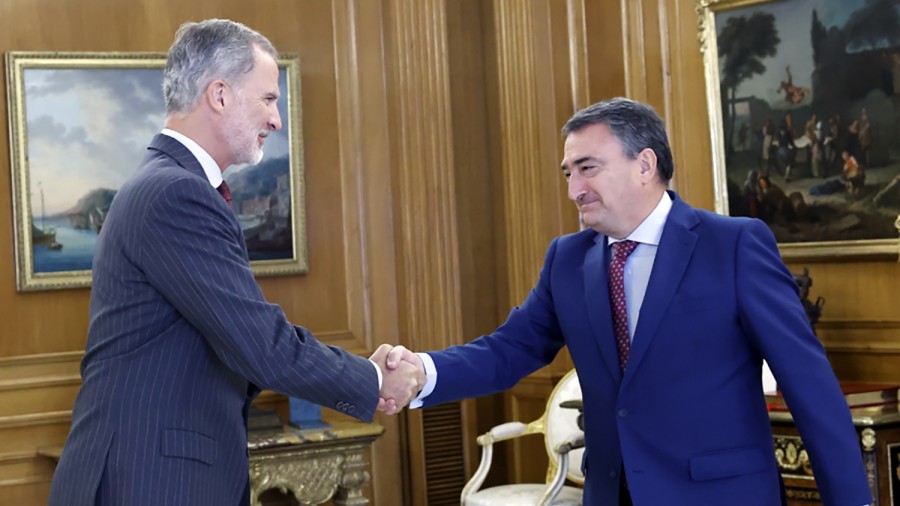 Aitor Esteban se reúne por segunda vez con Felipe VI en el Palacio de la Zarzuela Aitor Esteban se reúne por segunda vez con Felipe VI en el Palacio de la Zarzuela