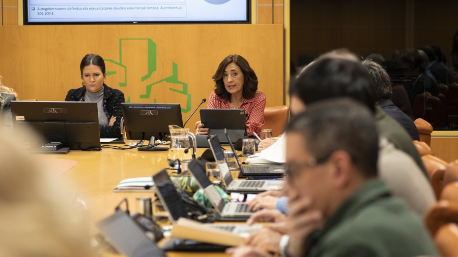 El Gobierno Vasco refuerza su compromiso con el empleo público con la consolidación de 17.000 plazas y anuncia para 2025 una nueva OPE con casi 1.000 plazas El Gobierno Vasco refuerza su compromiso con el empleo público con la consolidación de 17.000 plazas y anuncia para 2025 una nueva OPE con casi 1.000 plazas