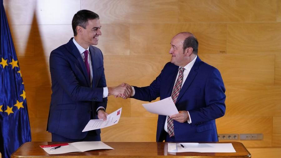 EAJ-PNVk PSOErekin adostu du Euskadiren naziotasun aitormena negoziatzea, Gernikako Estatutua behin betiko burutzea eta euskal hitzarmenen prebalentzia bermatzea EAJ-PNVk PSOErekin adostu du Euskadiren naziotasun aitormena negoziatzea, Gernikako Estatutua behin betiko burutzea eta euskal hitzarmenen prebalentzia bermatzea
