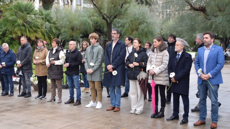 Donostiako Udalak terrorismoaren eta indarkeriaren biktimei omenaldia egin die Donostian Donostiako Udalak terrorismoaren eta indarkeriaren biktimei omenaldia egin die Donostian