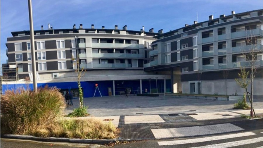Abotsanitzek gaur argitaratutako gezurraren aurrean, EAJak argitu nahi du ez dugula inoiz ospatu Hondarribia tenkatutako bizitegi-eremuen katalogaziotik kanpo geratu izana Abotsanitzek gaur argitaratutako gezurraren aurrean, EAJak argitu nahi du ez dugula inoiz ospatu Hondarribia tenkatutako bizitegi-eremuen katalogaziotik kanpo geratu izana