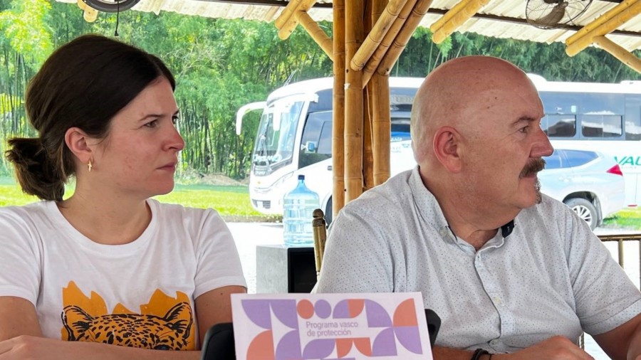 Eusko Legebiltzarreko ordezkaritza bat Kolonbiara joan da, Euskadik Giza Eskubideen defendatzaileak babesteko duen konpromisoa agerian uzteko Eusko Legebiltzarreko ordezkaritza bat Kolonbiara joan da, Euskadik Giza Eskubideen defendatzaileak babesteko duen konpromisoa agerian uzteko