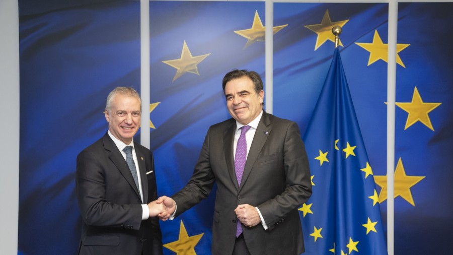 Europako agintarien aurrean migraziorako eta harrerako euskal politikak aurkeztu eta euskararen ofizialtasuna aldarrikatu du Urkullu Lehendakariak Europako agintarien aurrean migraziorako eta harrerako euskal politikak aurkeztu eta euskararen ofizialtasuna aldarrikatu du Urkullu Lehendakariak