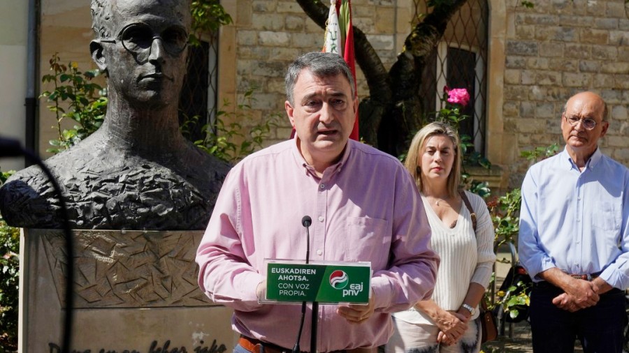 Euskal Taldeak Espainiako gobernuari erreklamatu dio berriz Zabalza eta Aldana kasuei sekretua kentzea Euskal Taldeak Espainiako gobernuari erreklamatu dio berriz Zabalza eta Aldana kasuei sekretua kentzea