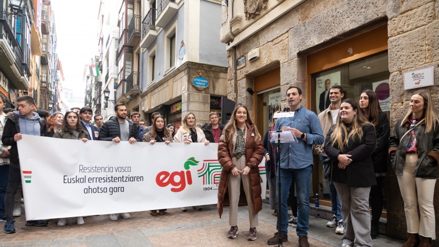 Pradalesek aldarrikatu du “gazte bakoitzak” bere lanpostuan “lan baldintza onak” lehen egunetik izan behar dituela “bizi proiektua Euskadin garatu ahal izateko” Pradalesek aldarrikatu du “gazte bakoitzak” bere lanpostuan “lan baldintza onak” lehen egunetik izan behar dituela “bizi proiektua Euskadin garatu ahal izateko”