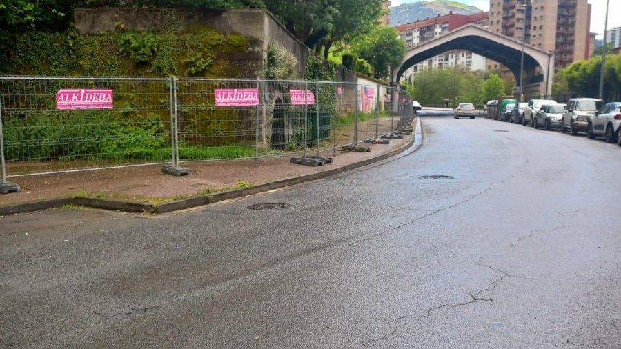 EAJ-PNV Arrasatek berehalako neurri prebentiboak eskatu ditu Zerrajera kaleko bidegorrian segurtasuna bermatzeko eta berriro zabaltzeko EAJ-PNV Arrasatek berehalako neurri prebentiboak eskatu ditu Zerrajera kaleko bidegorrian segurtasuna bermatzeko eta berriro zabaltzeko