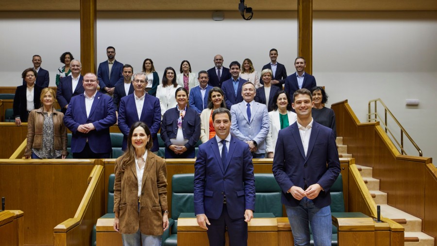 EAJ-PNVko 27 legebiltzarkideen akreditazioak XIII. legegintzaldiaren hasiera bultzatzen du EAJ-PNVko 27 legebiltzarkideen akreditazioak XIII. legegintzaldiaren hasiera bultzatzen du