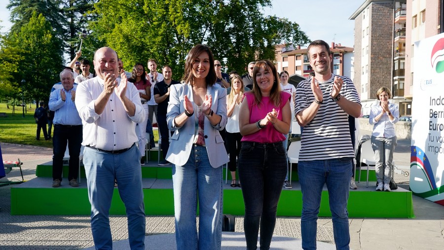 EAJ-PNV reivindica la política centrada “en las cosas de comer y los problemas de la gente” frente “al fango y el espectáculo” EAJ-PNV reivindica la política centrada “en las cosas de comer y los problemas de la gente” frente “al fango y el espectáculo”