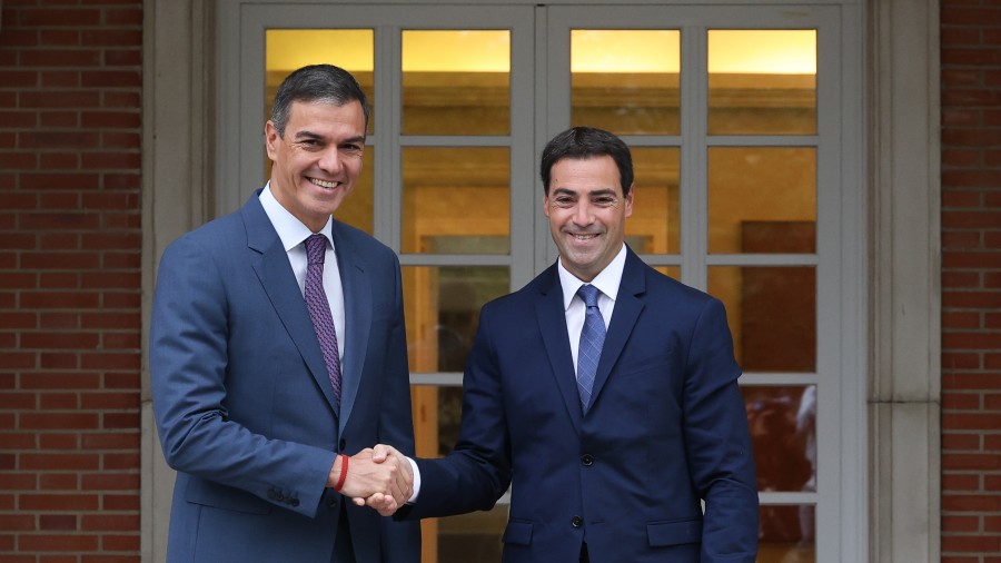 El Lehendakari Imanol Pradales y el Presidente del Gobierno español acuerdan que la Comisión Bilateral de Cooperación se celebre a finales de octubre El Lehendakari Imanol Pradales y el Presidente del Gobierno español acuerdan que la Comisión Bilateral de Cooperación se celebre a finales de octubre