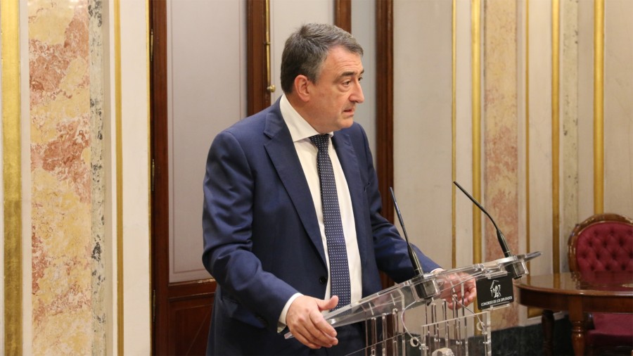 Aitor Esteban critica que las posiciones “imposibles” de ERC y Bildu hacen peligrar el impuesto a multinacionales: “Pueden librar del impuesto a las grandes empresas que quieren gravar” Aitor Esteban critica que las posiciones “imposibles” de ERC y Bildu hacen peligrar el impuesto a multinacionales: “Pueden librar del impuesto a las grandes empresas que quieren gravar”