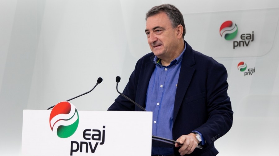 Aitor Estebanek Felipe VI.ak duen Konstituzioaren “ikuspegi idilikoa” deitoratu du eta euskal nazioaren existentzia gogorarazi dio Aitor Estebanek Felipe VI.ak duen Konstituzioaren “ikuspegi idilikoa” deitoratu du eta euskal nazioaren existentzia gogorarazi dio