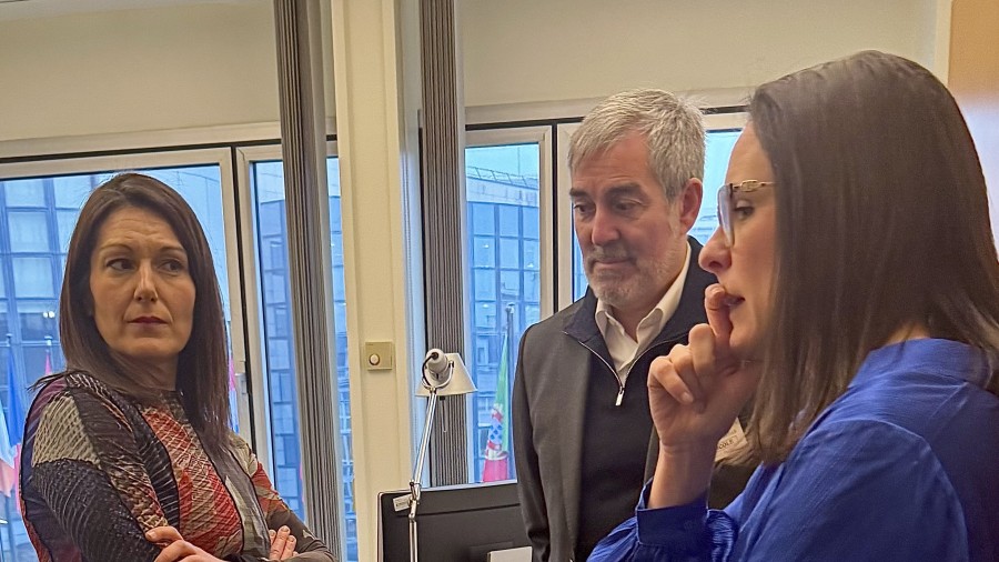 Oihane Agirregoitia ofrece al presidente Clavijo todo su apoyo ante el drama migratorio que vive Canarias Oihane Agirregoitia ofrece al presidente Clavijo todo su apoyo ante el drama migratorio que vive Canarias
