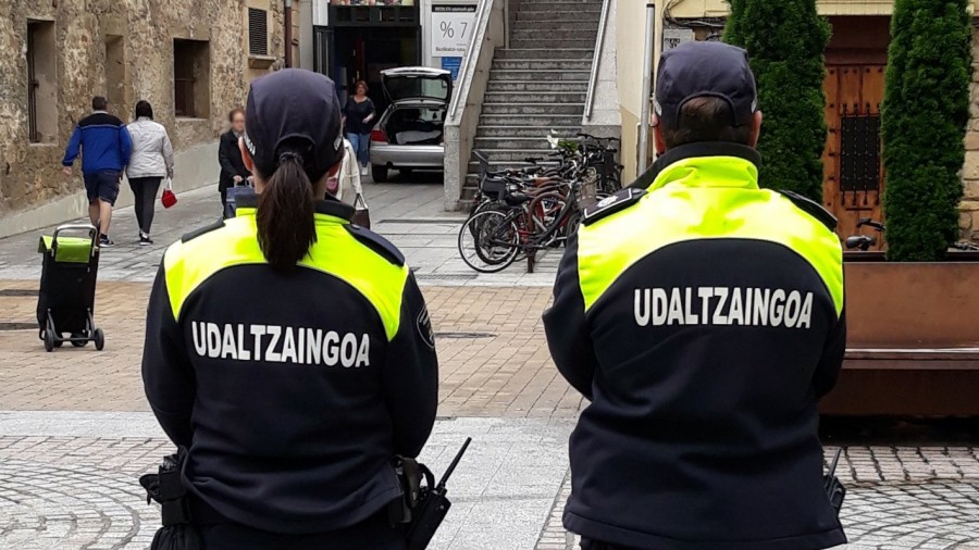 EH Bilduren erabilera politikoa udaltzainen lan eskaintza bateratuan