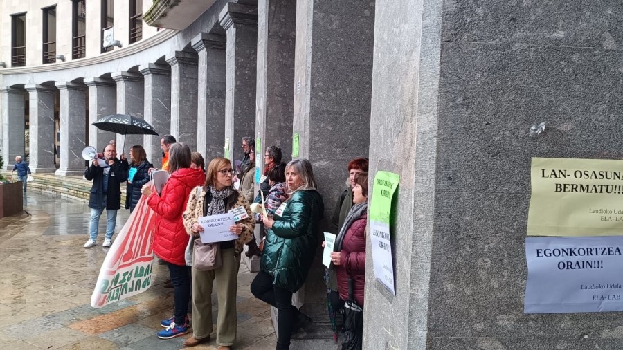 EAJ-PNV muestra su apoyo a la plantilla municipal y denuncia la nefasta gestión de personal de EH-Bildu en Laudio