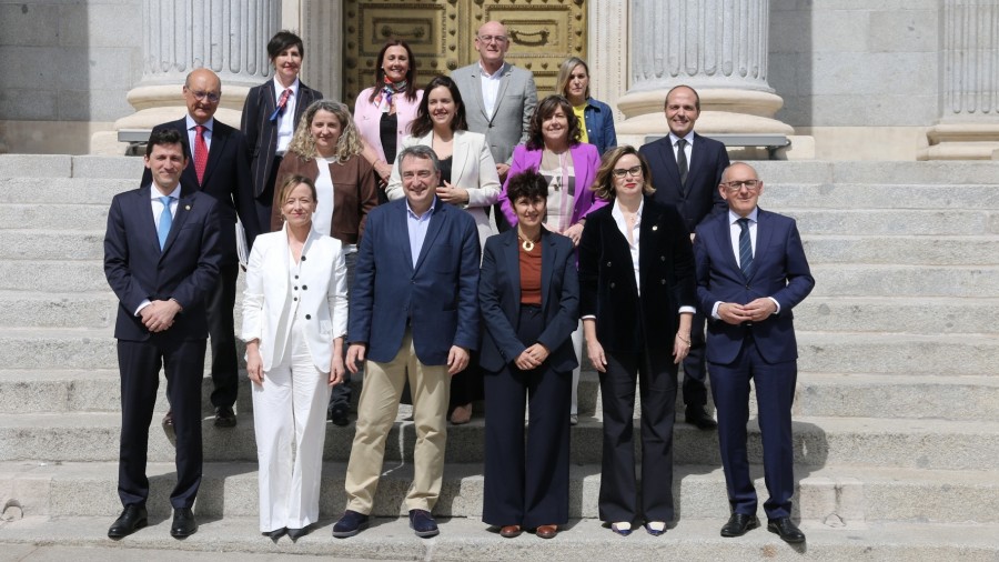 EAJ-PNV celebra la aprobación de instrumentos económicos, financieros y fiscales que preparan a Euskadi en un contexto de incertidumbre EAJ-PNV celebra la aprobación de instrumentos económicos, financieros y fiscales que preparan a Euskadi en un contexto de incertidumbre