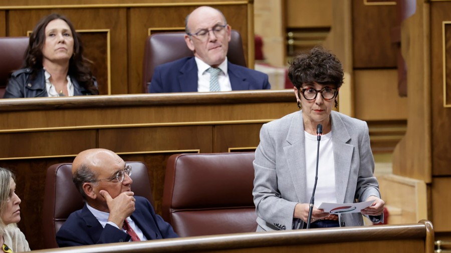 Vaquero anuncia ante Sánchez la presentación de una iniciativa para que el Tribunal Constitucional sea el último órgano que decida sobre las cuestiones competenciales Vaquero anuncia ante Sánchez la presentación de una iniciativa para que el Tribunal Constitucional sea el último órgano que decida sobre las cuestiones competenciales