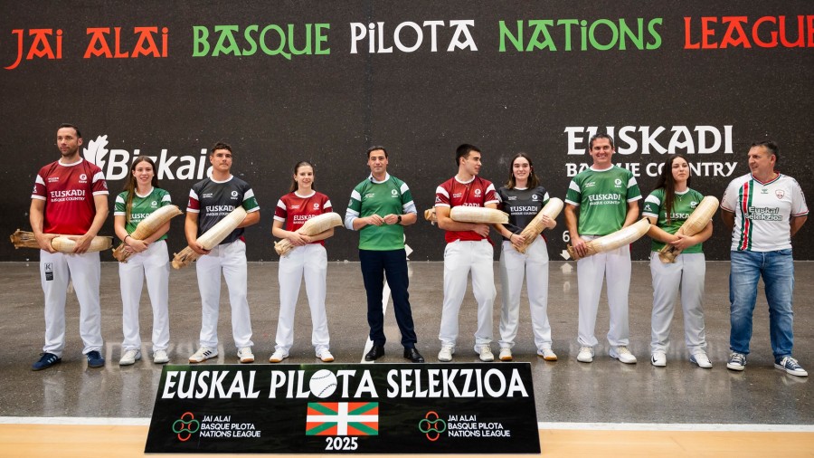 El Lehendakari destaca el Torneo Internacional de Cesta Punta como símbolo de la aspiración nacional de Euskadi en el debut oficial de la Euskal Selekzioa El Lehendakari destaca el Torneo Internacional de Cesta Punta como símbolo de la aspiración nacional de Euskadi en el debut oficial de la Euskal Selekzioa