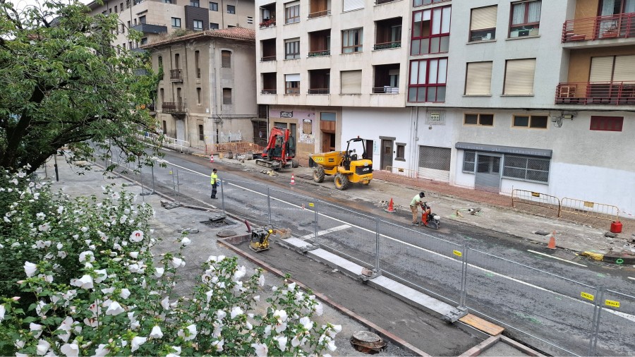 Urnietako EAJ-PNV Idiazabal kalearen bulebarizazioa bultzatzen ari da herritarren bizi-kalitatea hobetzeko Urnietako EAJ-PNV Idiazabal kalearen bulebarizazioa bultzatzen ari da herritarren bizi-kalitatea hobetzeko