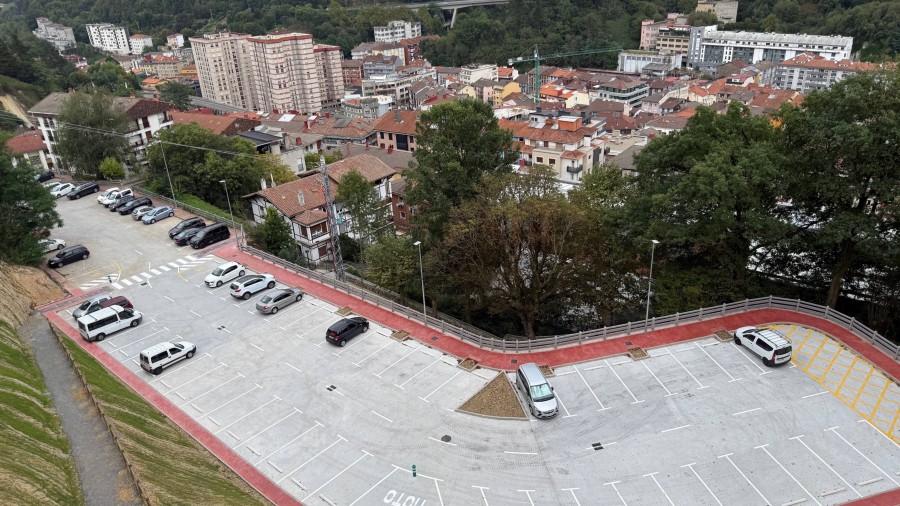 Eibarko EAJ-PNV k auzoetako aparkalekuen aldeko apustuari eutsi dio