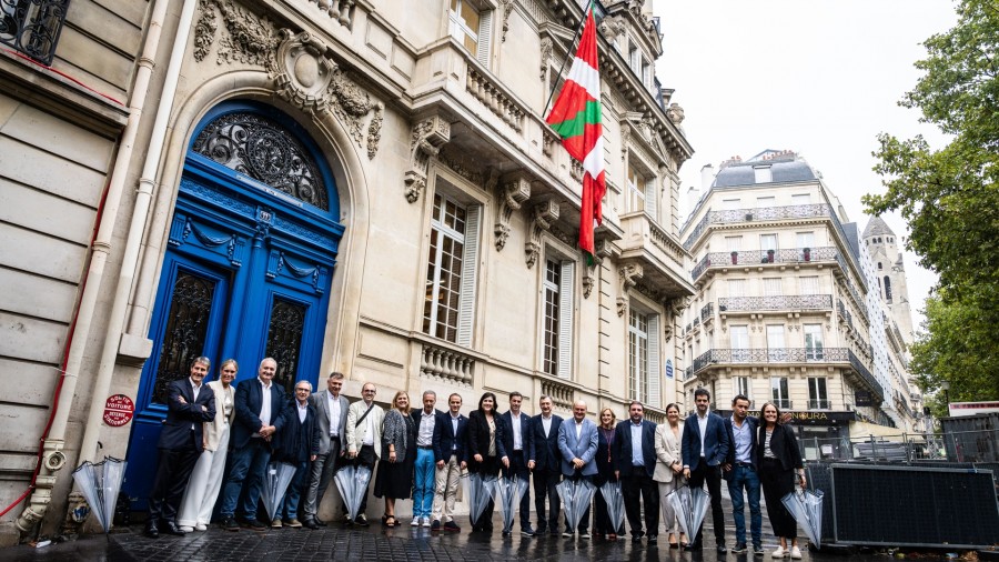 EAJ-PNV celebra en París, con solemnidad y emoción, la histórica y justa devolución del edifico de la Avenida Marceau