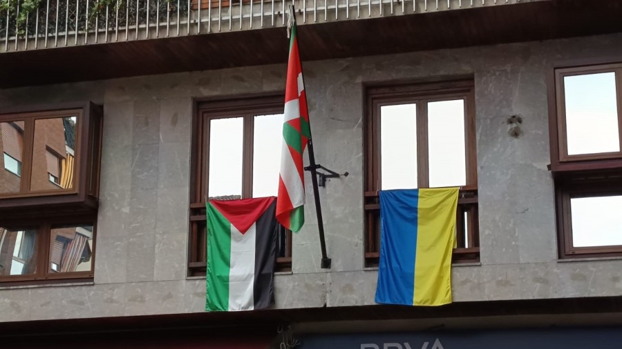 EAJ-PNVk GKSri leporatzen dio palestinar herriari kalte egitea, euskal gizarteak genozidioaren aurrean duen batasuna zatituz EAJ-PNVk GKSri leporatzen dio palestinar herriari kalte egitea, euskal gizarteak genozidioaren aurrean duen batasuna zatituz
