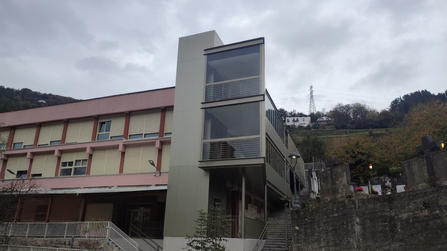 Soraluzeko EAJ-PNVk Plaentxi Herri Ikastetxean irisgarritasun lanen amaiera ospatzen du Soraluzeko EAJ-PNVk Plaentxi Herri Ikastetxean irisgarritasun lanen amaiera ospatzen du