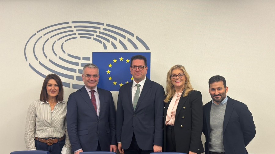 Oihane Agirregoitia pide al Gobierno irlandés que ayude a promover la oficialidad del euskera en la UE Oihane Agirregoitia pide al Gobierno irlandés que ayude a promover la oficialidad del euskera en la UE