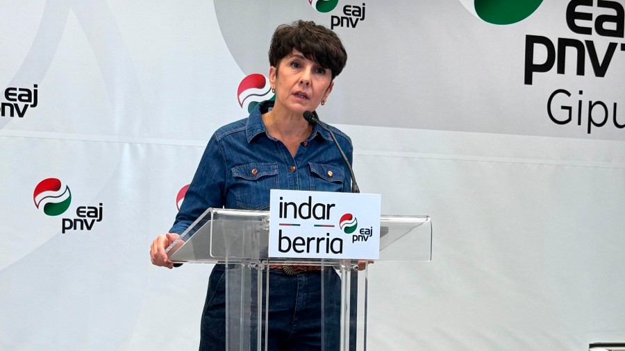 Maribel Vaquero: “Espainiako Konstituzioaren erronka nagusia da Estaturik gabeko nazioak aitortzea, baina bost hamarkada geroago tabu izaten jarraitzen du” Maribel Vaquero: “Espainiako Konstituzioaren erronka nagusia da Estaturik gabeko nazioak aitortzea, baina bost hamarkada geroago tabu izaten jarraitzen du”