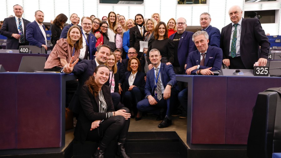 La iniciativa que pide un aborto seguro y accesible en toda la UE sale adelante en la Eurocámara con el apoyo de EAJ-PNV La iniciativa que pide un aborto seguro y accesible en toda la UE sale adelante en la Eurocámara con el apoyo de EAJ-PNV