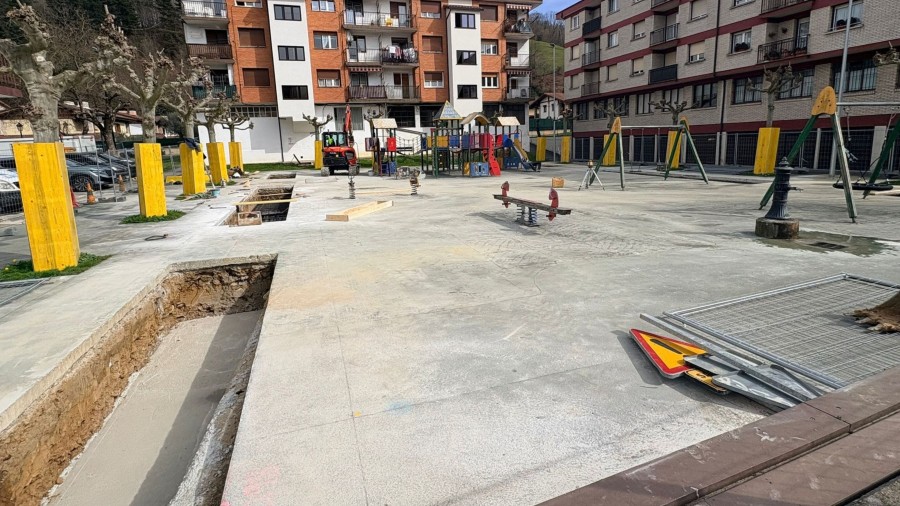 Lazkaoko EAJ-PNVk Aresoko parkea estaltzeko obren hasiera ospatu du Lazkaoko EAJ-PNVk Aresoko parkea estaltzeko obren hasiera ospatu du
