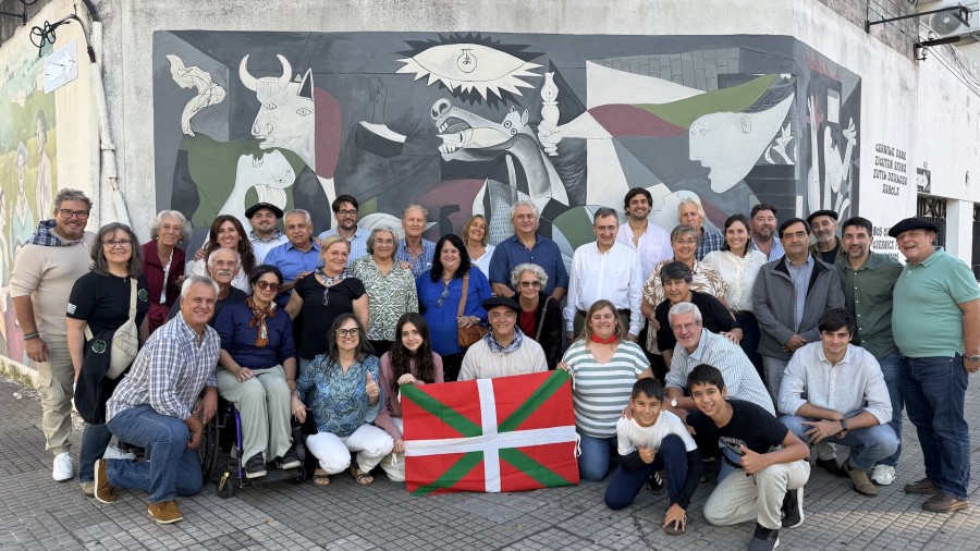 EAJ-PNVk Argentinan eta Uruguain ospatu du Aberri Eguna euskal diasporarekin batera EAJ-PNVk Argentinan eta Uruguain ospatu du Aberri Eguna euskal diasporarekin batera