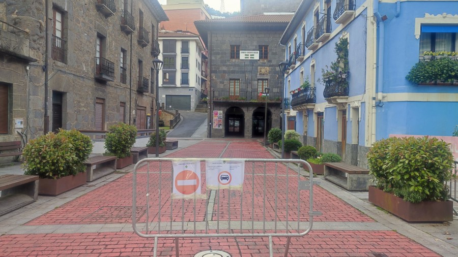 EAJ-PNV denuncia la inacción prolongada de EH Bildu para solucionar el acceso al casco histórico de Soraluze